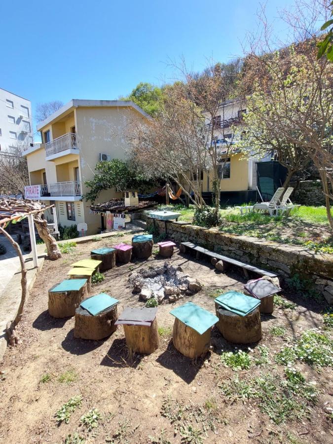 A Pousada Pirate Backpackers Ulcinj Exterior foto