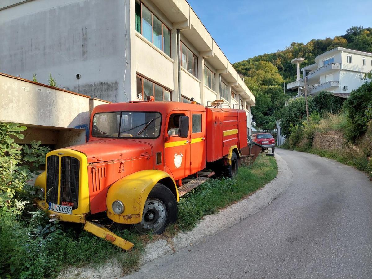 A Pousada Pirate Backpackers Ulcinj Exterior foto