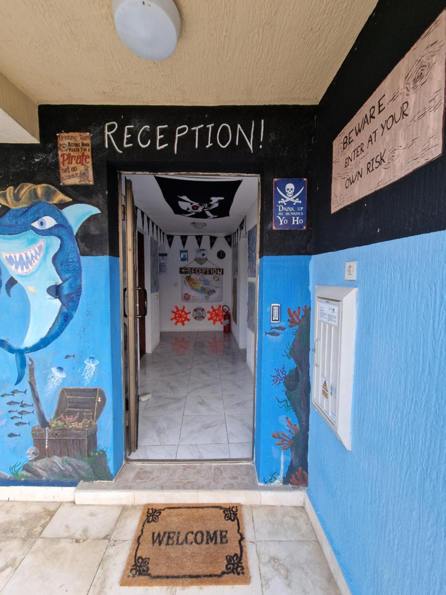 A Pousada Pirate Backpackers Ulcinj Exterior foto