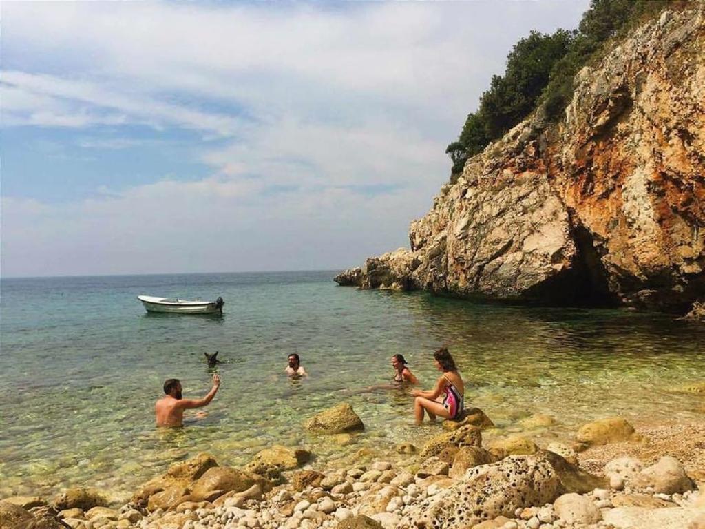 A Pousada Pirate Backpackers Ulcinj Exterior foto